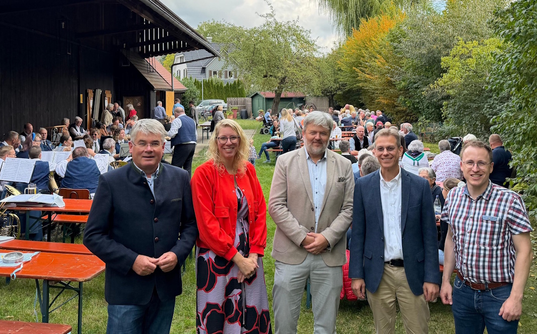 Landtagsabgeordneter Winfried Mack, Kreisvorsitzende Heike Brucker, Festredner Dr. Michael Hoffmann, Stadtverbandsvorsitzender Dr. Michel le Maire und stellv. Stadtverbandsvorsitzender Alexander Kolb (v.l.n.r.) beim sehr gut besuchten Oktoberfest der CDU 